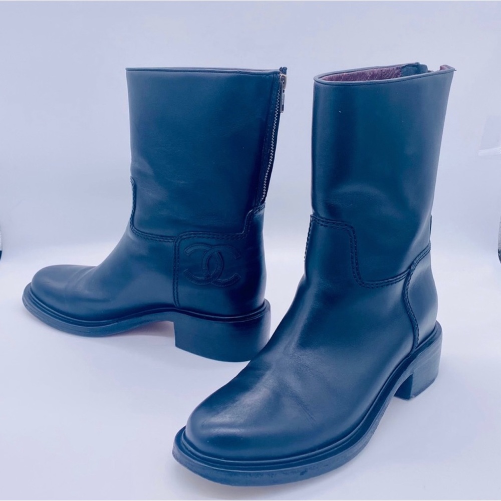 Oh La la Chanel Boots !!